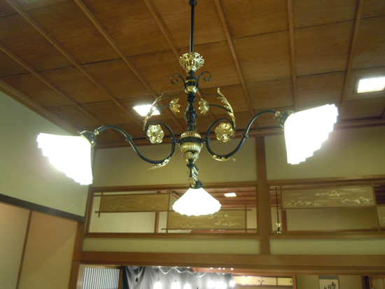 燕喜館の電燈